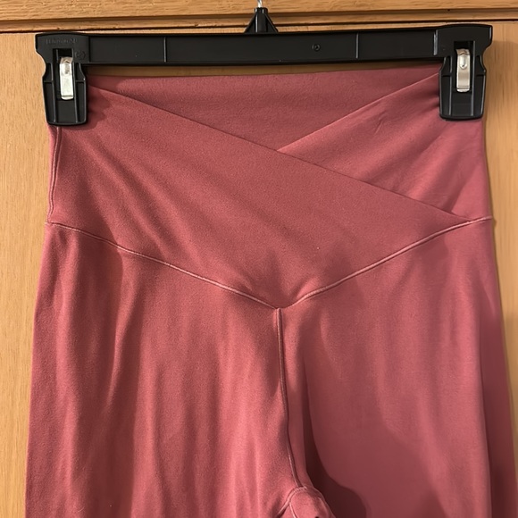 Offline by Aerie Crossover Real Me High Rise 7/8 Leggings Rose Pink Medium - Picture 5 of 12